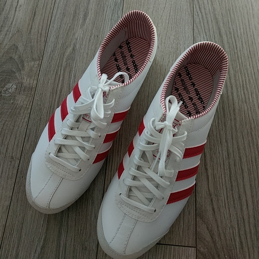 Adidas Aditrack women's shoes, 8.5 new in box